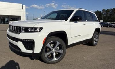 2026 Jeep Grand Cherokee Base Laredo