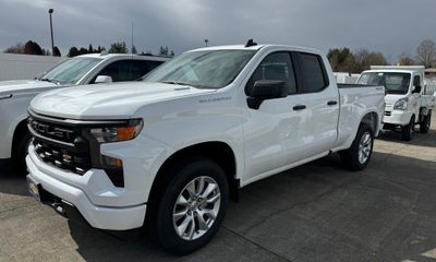 2025 Chevrolet Silverado Custom
