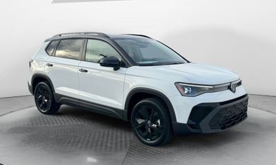 2026 Volkswagen Taos SE Black