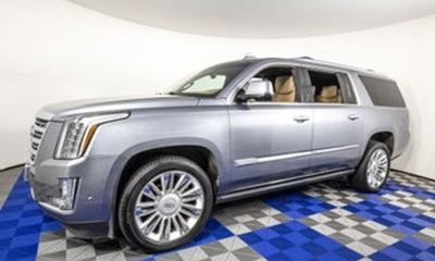 2017 Cadillac Escalade ESV Luxury