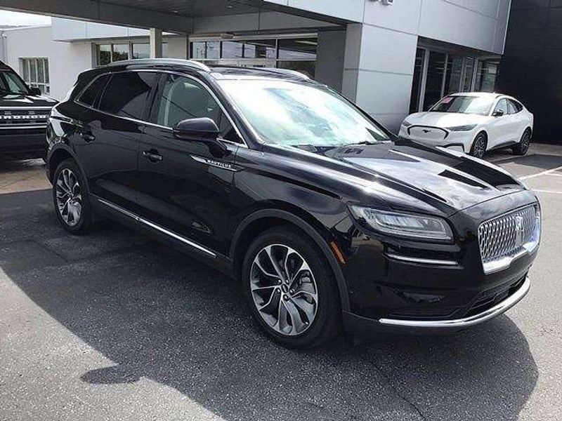 2022 Lincoln Nautilus — a typically priced live listing