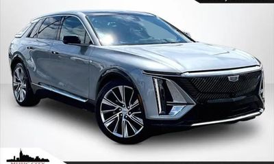 2024 Cadillac Lyriq LUX 3
