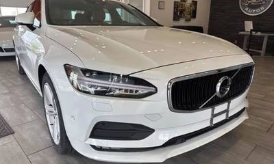 2018 Volvo S90 Momentum