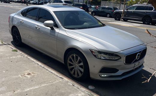 2017 Volvo S90 Momentum