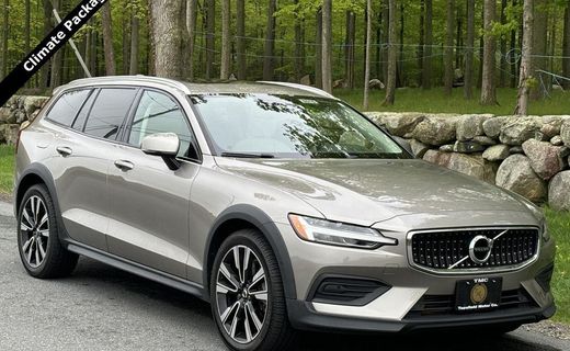 2020 Volvo V60CC Momentum