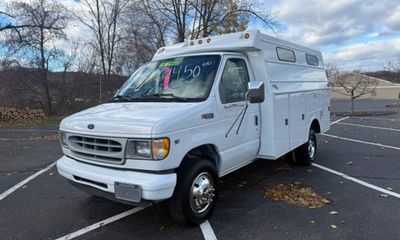 2002 Ford E-350 Super Duty Base