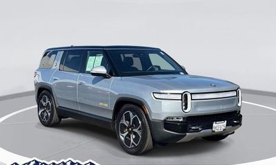 2023 Rivian R1S Adventure