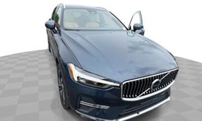2023 Volvo XC60 Plus Dark