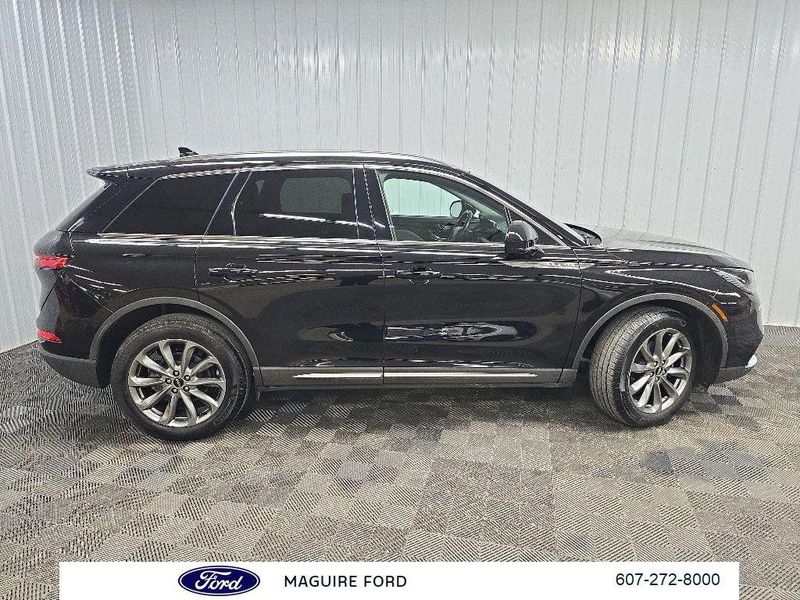 2021 Lincoln Corsair — a typically priced live listing