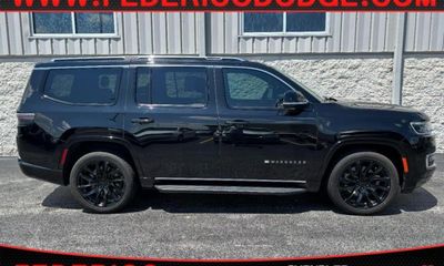 2023 Jeep Wagoneer Base