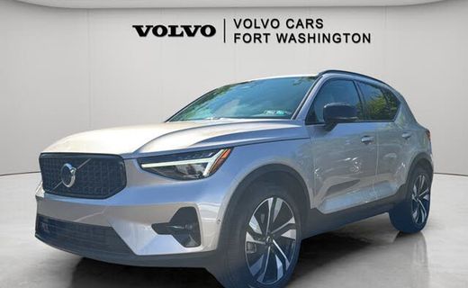 2024 Volvo XC40 Plus Dark
