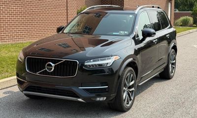 2017 Volvo XC90 Momentum