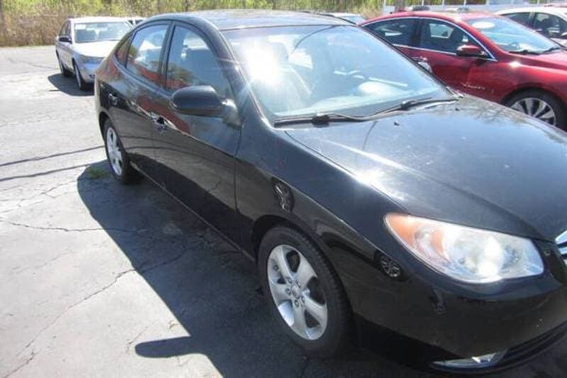 2010 Hyundai Elantra — a typically priced live listing