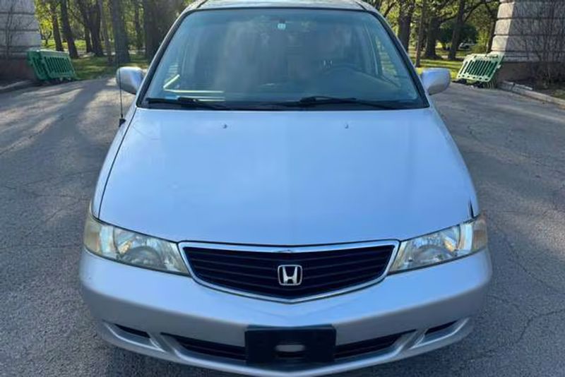 2004 Honda Odyssey — a typically priced live listing