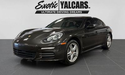 2014 Porsche Panamera Base 4