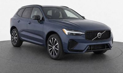 2023 Volvo XC60 Plus Dark