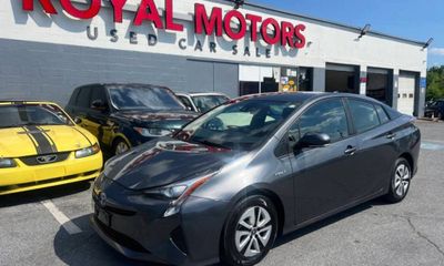 2017 Toyota Prius ONE TWO