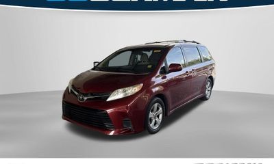 2018 Toyota Sienna LE