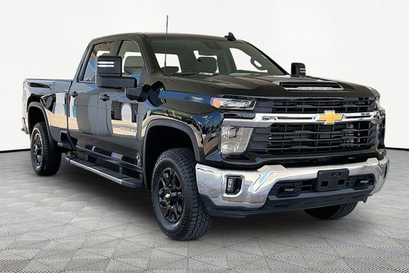 2025 Chevrolet Silverado 3500hd — a typically priced live listing