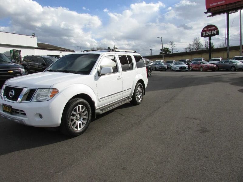 2010 Nissan Pathfinder — a typically priced live listing