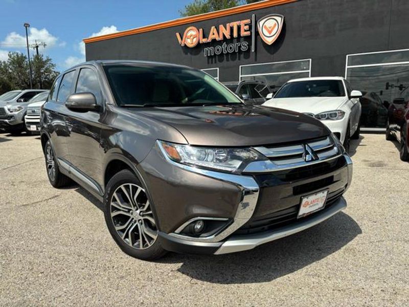 2018 Mitsubishi Outlander — a typically priced live listing