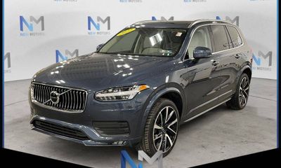 2022 Volvo XC90 Momentum