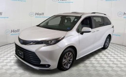 2023 Toyota Sienna LE