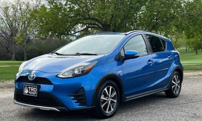 2018 Toyota Prius C ONE TWO Three