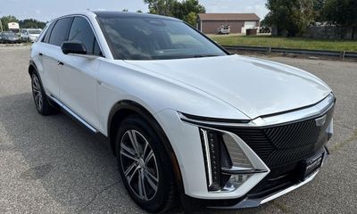 2024 Cadillac Lyriq LUX 2