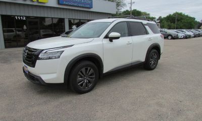 2022 Nissan Pathfinder SV