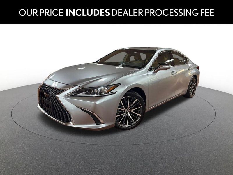 2023 Lexus ES — a typically priced live listing