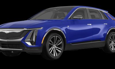 2025 Cadillac Lyriq Sport 2