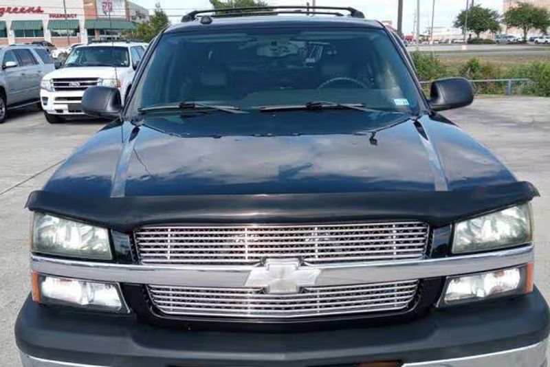 2004 Chevrolet Avalanche — a typically priced live listing
