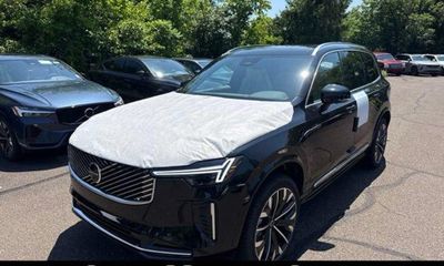 2026 Volvo XC90 Plus Bright