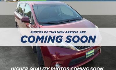 2013 Toyota Sienna SE 8 Passenger