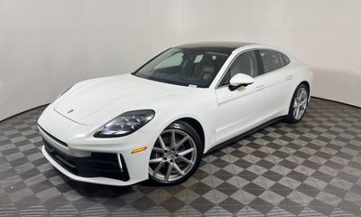 2025 Porsche Panamera 4
