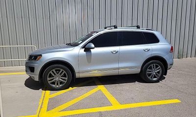 2016 Volkswagen Touareg Sport FSI Only