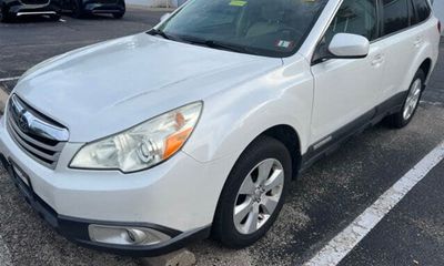 2010 Subaru Outback Premium M R