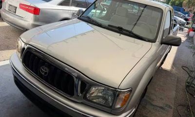 2004 Toyota Tacoma Base