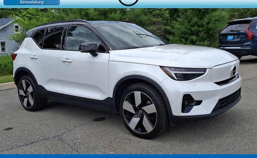 2023 Volvo XC40 Ultimate Dark