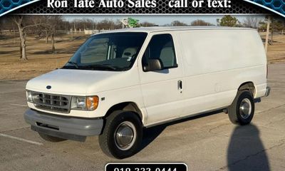 2002 Ford E-350 Base