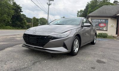 2022 Hyundai Elantra SE