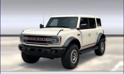 2026 Ford Bronco Outer Banks