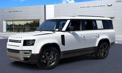 2023 Land Rover Defender 130 SE