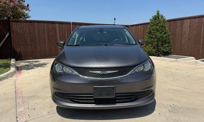 2020 Chrysler Voyager LX