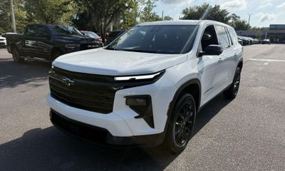 2024 Chevrolet Traverse LS