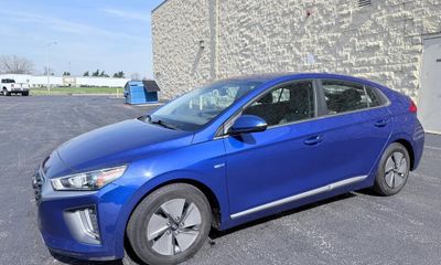 2020 Hyundai Ioniq SE