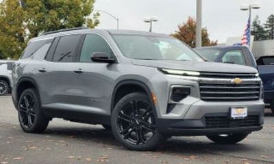 2025 Chevrolet Traverse LT