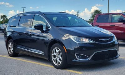 2017 Chrysler Pacifica Touring L Plus
