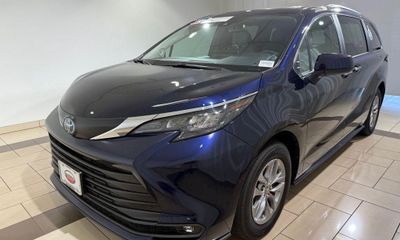 2025 Toyota Sienna XLE